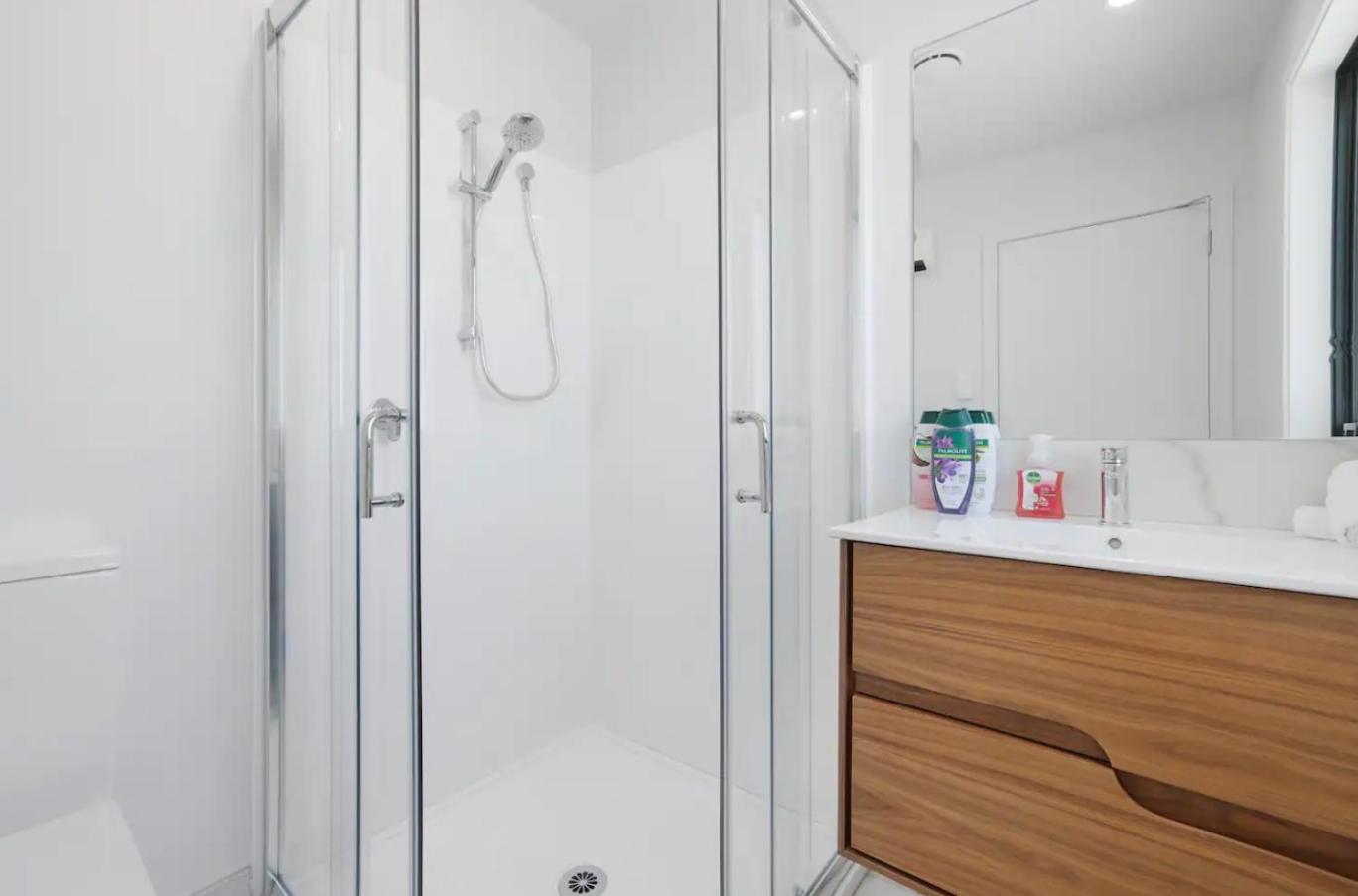 Discover A Brand New Apartment In Vibrant Chch Christchurch Exteriör bild